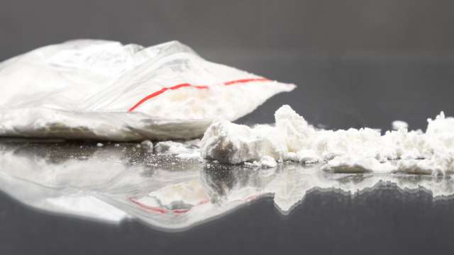 Жена глътна пликче с 30 грама метамфетамин в опит да го скрие
