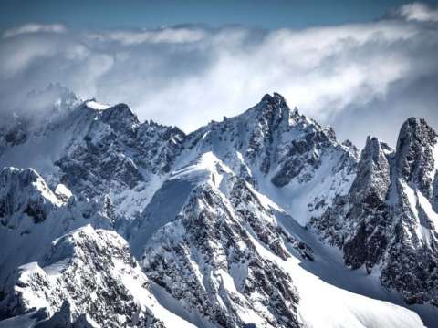 Петима от шестимата ски бегачи изчезнали в швейцарските Алпи през