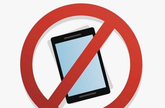 Училище в ловешко село забрани мобилните телефони да бъдат ползвани