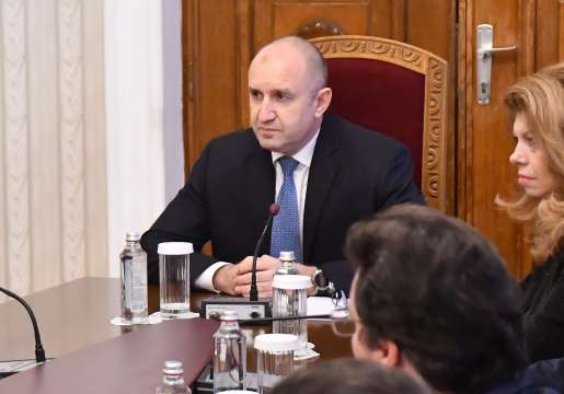 Втори ден президентът Румен Радев провежда консултации с парламентарно представените