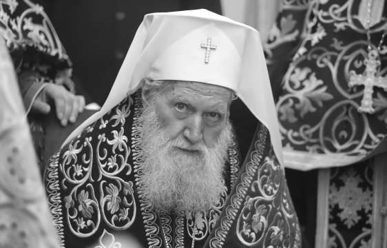 Тленните останки на Негово светейшество патриарх Неофит ще бъдат положени днес