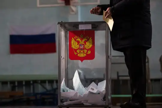 Днес в Русия започна гласуването за президентските избори Официални лица в