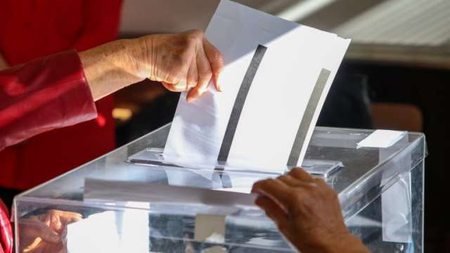 Експертизата по делото за оспорения резултат на местния вот в София все още