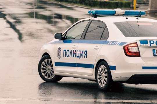 Полицията предотврати незаконно състезание със стотици автомобили край Павликени В полицията