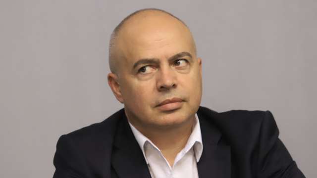 Борисов унищожава партиите партньори той трябва да се извинява Това заяви зам председателят