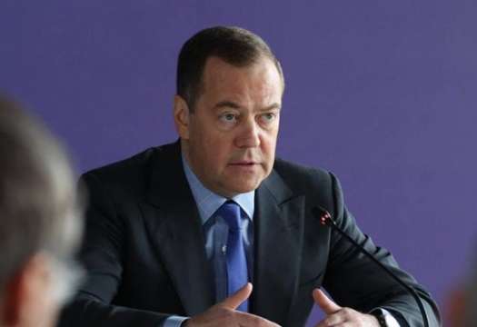 Бившият руски президент Дмитрий Медведев призова въоръжените мъже и всеки