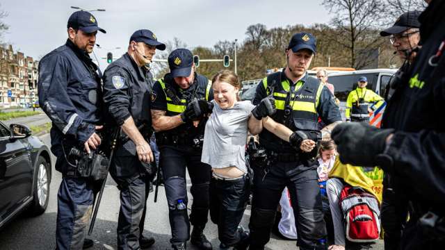 Климатичната активистка Грета Тунберг беше задържана от холандската полиция след