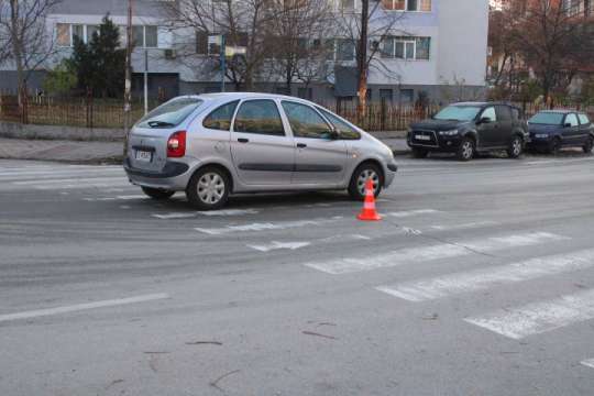 Шофьор блъсна 13 годишно момиче на пешеходна пътека в Хасково и