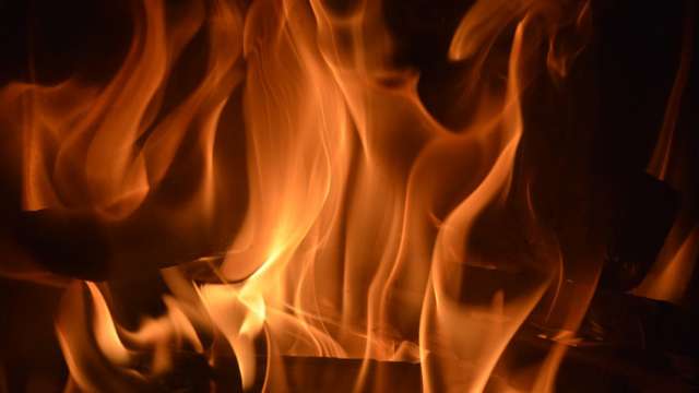 Пожар гори в постройка между два обекта в село Врачанци видя