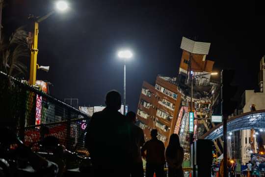 Броят на жертвите на силното земетресение което разтърси Тайван миналата