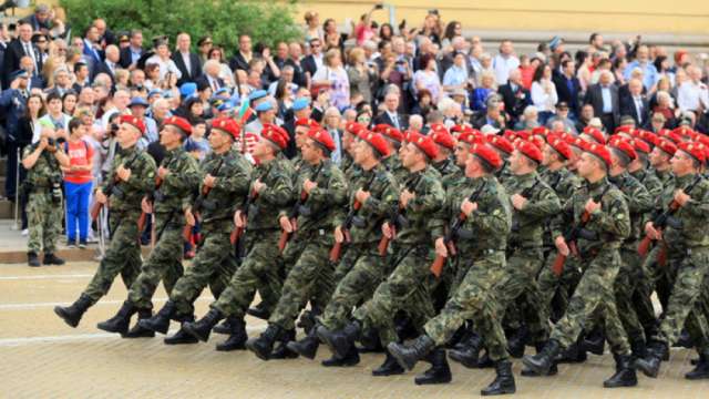Военен парад на 6 май по повод Деня на храбростта