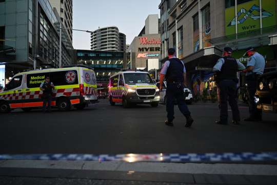 Петима души бяха убити в нападение с нож в Сидни