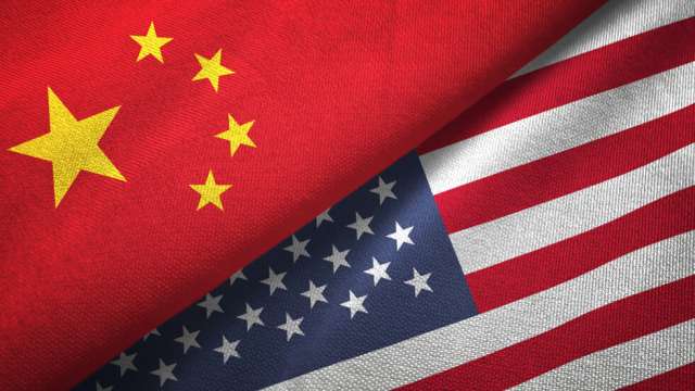 Министърът на отбраната на САЩ Лойд Остин разговаря с китайския