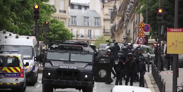 Френската полиция арестува в петък мъж който е заплашил да