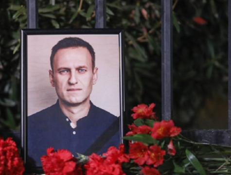 Руската православна църква отстрани свещеник който води панихида за покойния