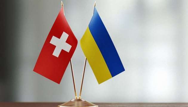 На 25 април швейцарска парламентарна комисия подкрепи предложение за отпускане