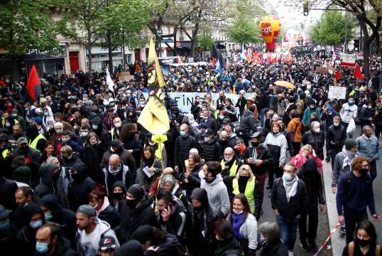 Френската полиция съобщи че е арестувала 45 души в Париж