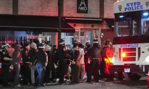 Десетки пропалестински демонстранти бяха арестувани след като се опитаха да