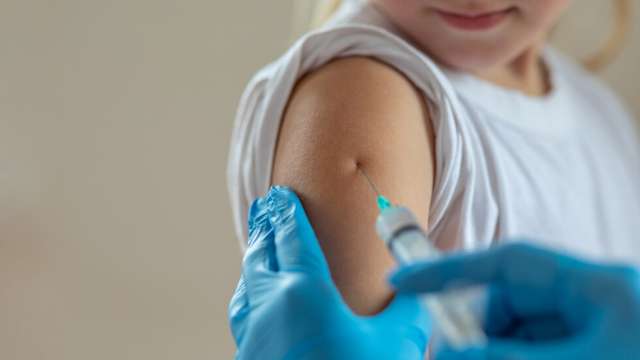 Задължителната основна имунизация срещу коклюш и задължителната основна имунизация срещу