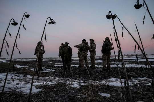 Украйна съобщи че двама души са загинали при руския обстрел