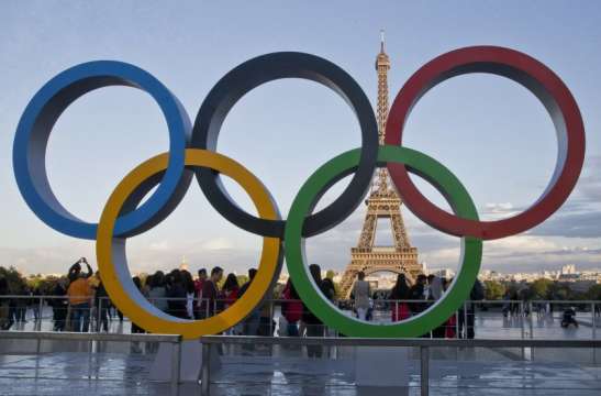 Френското щафетно пренасяне на олимпийски огън за Игрите в Париж