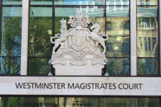 Двама мъже се явиха пред британски съд във вторник обвинени