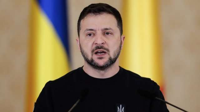 Украинският президент Володимир Зеленски е отменил всички предстоящи международни пътувания