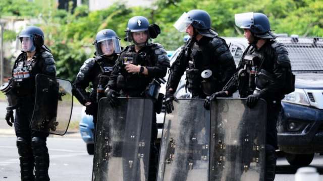 Франция ще изпрати около 1000 души допълнителен персонал по сигурността