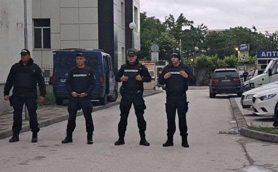Барикадиралият се полицай в Пловдив се е предал доброволно Той