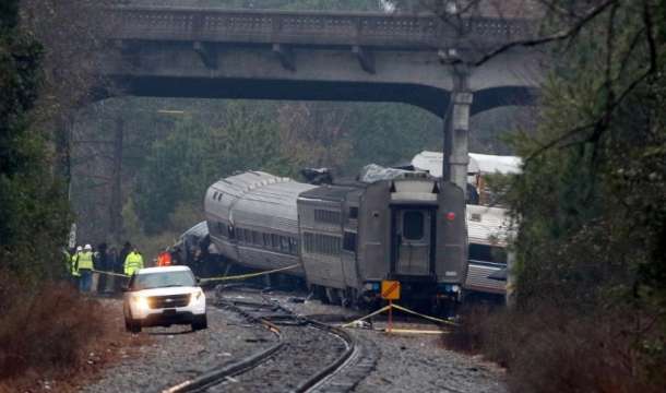 Тринадесет са ранените при сблъсъка между два влака в Белград предаде Франс прес като се позова