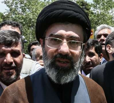 Синът на иранския върховен лидер Моджтаба Хаменей на снимката ще