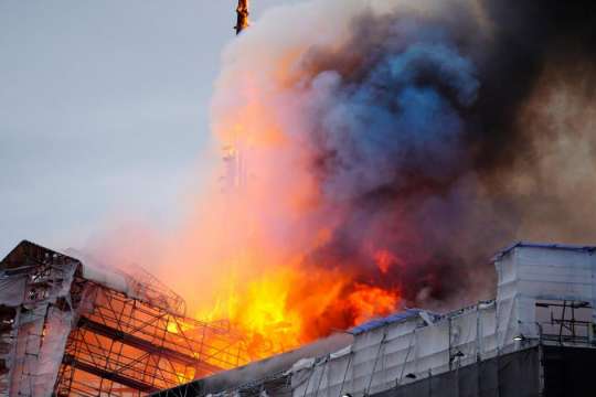 Голям пожар избухна в офис сграда собственост на датската фармацевтична