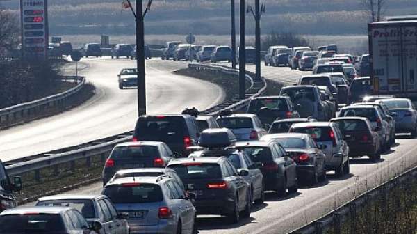 Засилен е трафикът по пътищата вЮгозападна Българияв последния работен ден