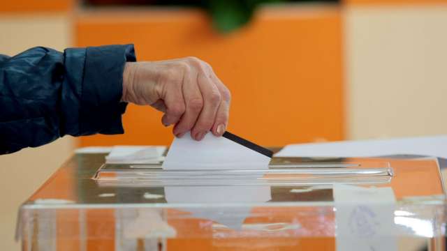 До днес избирателите български граждани с регистрирани постоянен и настоящ