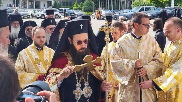 Сливенската епархия тържествено посрещна седмия митрополит Арсений Стотици миряни кметове