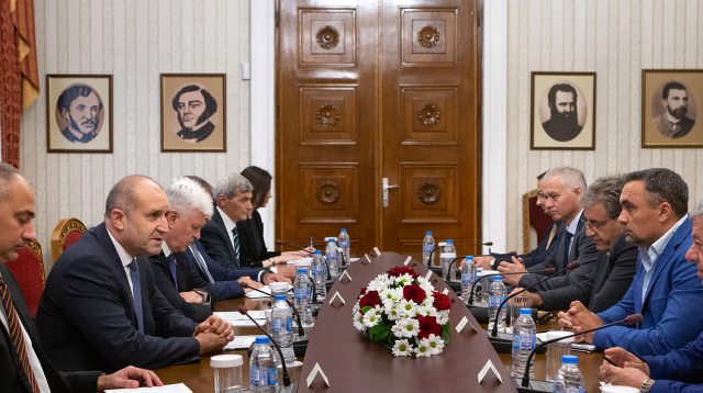 Президентът Румен Радев проведе среща с представители на сдружение Българска