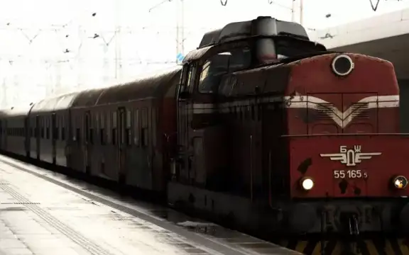 Пътнически влак и маневрен локомотив се удариха на Централна гара