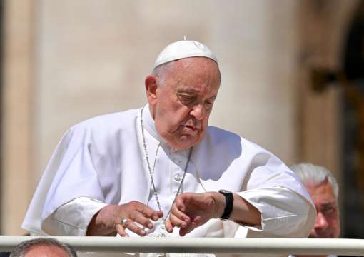 Папа Франциск се извини след съобщенията че е използвал обиден