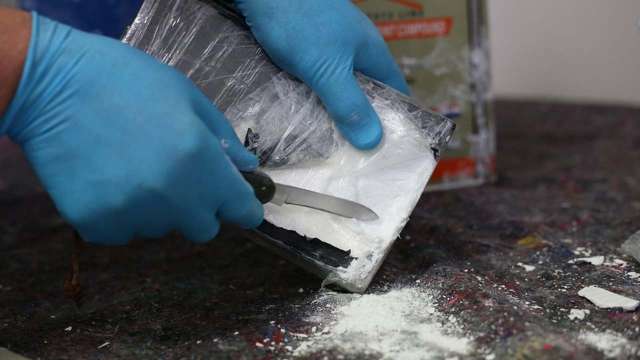 Гръцките власти откриха над 109 кг кокаин в контейнер със