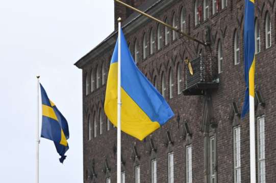 Швеция обеща днес военна помощ в размер 13 3 млрд крони