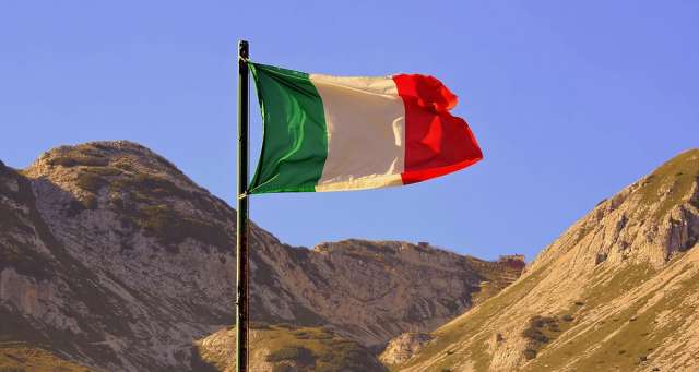 Италианският министър на отбраната Гуидо Крозето заяви че конституцията на