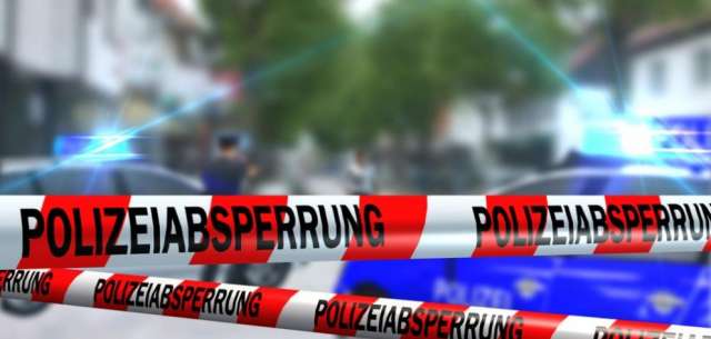 Германската полиция съобщи днес че е простреляла и ранила въоръжен