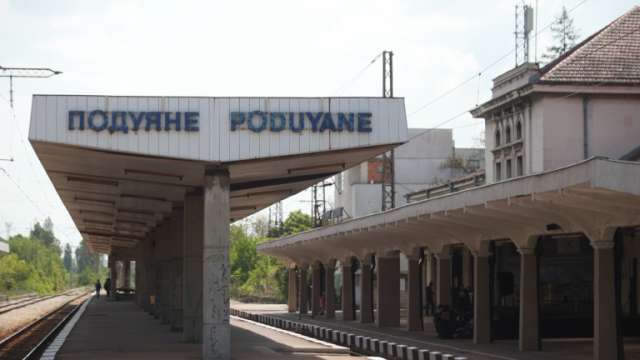 Повреда в контактната железопътна мрежа в участъка на гара Подуяне