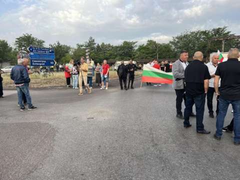 След два дни блокада на пътя Русе Свиленград ремонтната