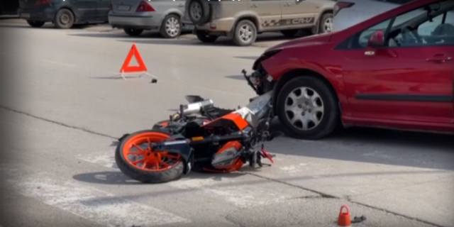 Пътен инцидент блокира централна улица в Горна Оряховица Мотоциклетист и