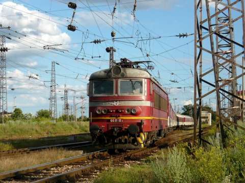 Пътнически влак дерайлира Инцидентът е станал в участъка Антон Копривщица потвърдиха