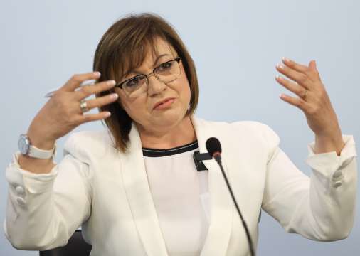 Лидерът в оставка на БСП Корнелия Нинова заявява че поема
