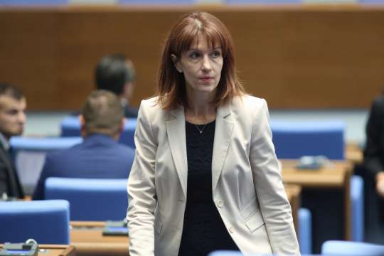 Председателят на Централната избирателна комисия Камелия Нейкова обяви имената на