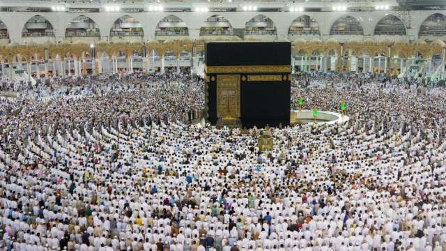 За милиони поклонници мюсюлмани от цял свят днес започна ежегодното