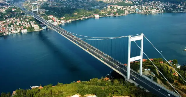 Мостът на мъчениците от 15 юли в Истанбул беше временно